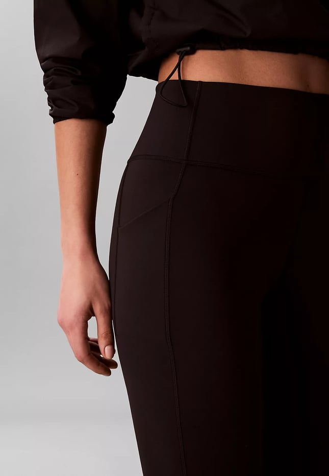 Calvin Klein Kadın Dar Kalıp Logo Detaylı Elastik Bel Bantlı Kısa Paça Siyah Tayt LVGWS6L673-UB1