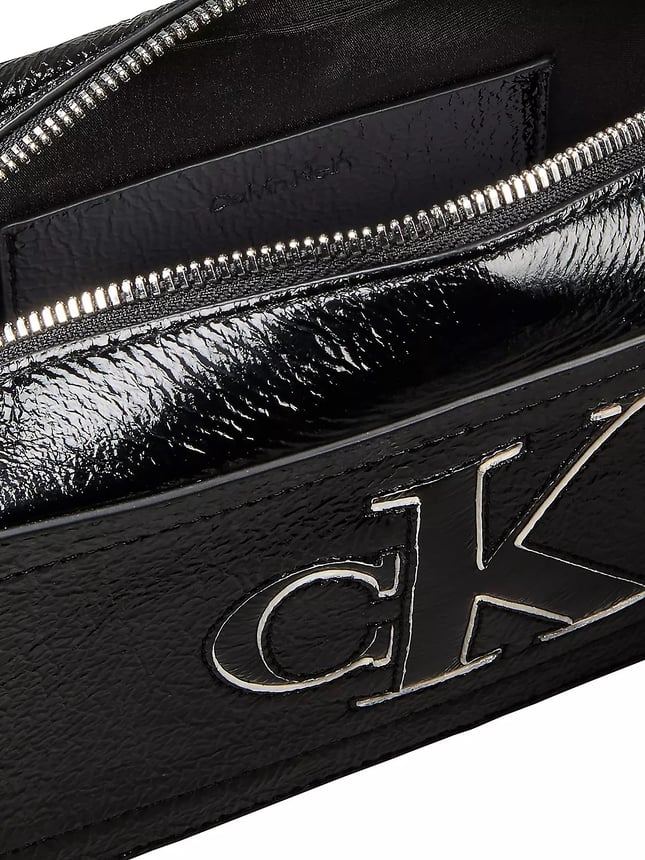 Calvin Klein Kadın Parlak Dokulu Monogram Logolu Ayarlanabilir Çapraz Askılı Fermuarlı Siyah Çanta LV04F3685G-UB1