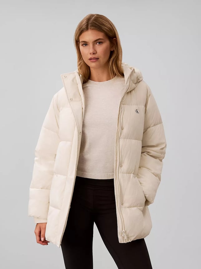 Calvin Klein Kadın Regular Fit Su ve Rüzgar İtici Kapüşonlu Çıkarılabilir Logo Kemerli Şişme Ekru Mont LV047D507G-67U