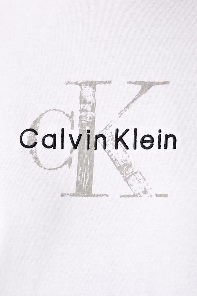 Calvin Klein Kadın Regular Fit Yuvarlak Yakalı Pamuklu Logo Nakışlı Kısa Kollu Beyaz T-Shirt LV047H802G-YAF