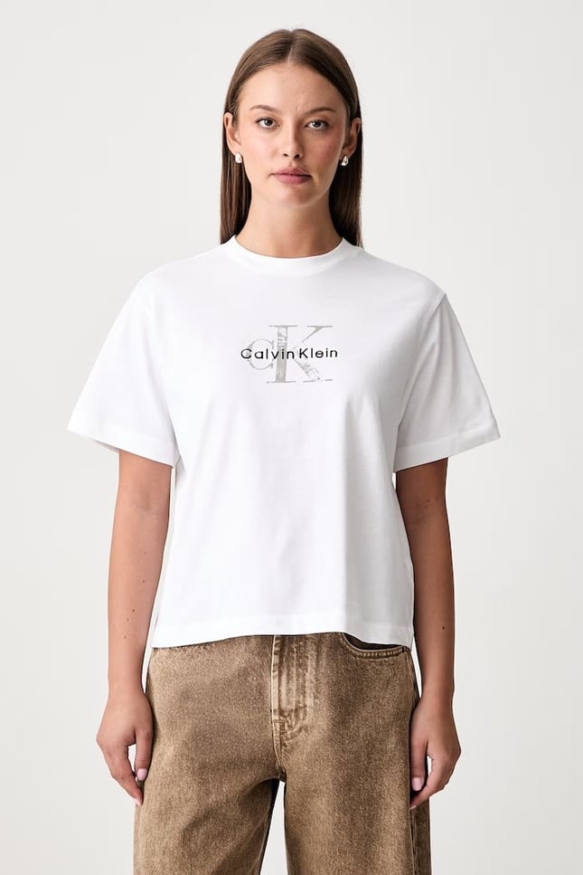 Calvin Klein Kadın Regular Fit Yuvarlak Yakalı Pamuklu Logo Nakışlı Kısa Kollu Beyaz T-Shirt LV047H802G-YAF
