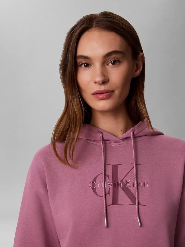 Calvin Klein Kadın Relaxed Fit Pamuklu Havlu Kumaş Düşük Omuzlu Kapüşonlu Kanguru Cepli Logo Baskılı Pembe Sweatshirt LV047E221G-VCB