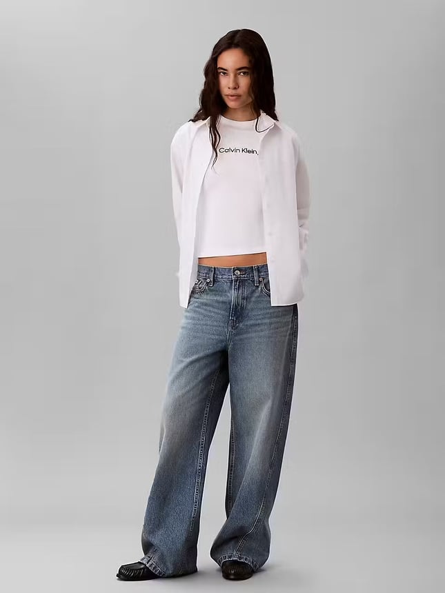 Calvin Klein Kadın Slim Fit Esnek Pamuklu Yuvarlak Yaka Simli Kalp Logo Baskılı Beyaz T-Shirt LV047H835G-YAF