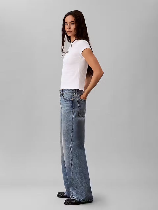 Calvin Klein Kadın Slim Fit Esnek Pamuklu Yuvarlak Yaka Simli Kalp Logo Baskılı Beyaz T-Shirt LV047H835G-YAF