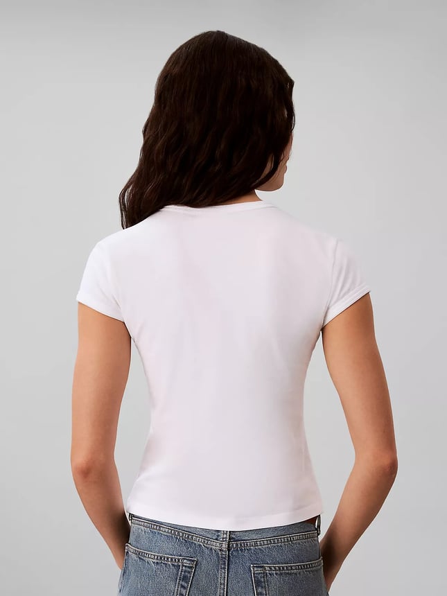 Calvin Klein Kadın Slim Fit Esnek Pamuklu Yuvarlak Yaka Simli Kalp Logo Baskılı Beyaz T-Shirt LV047H835G-YAF
