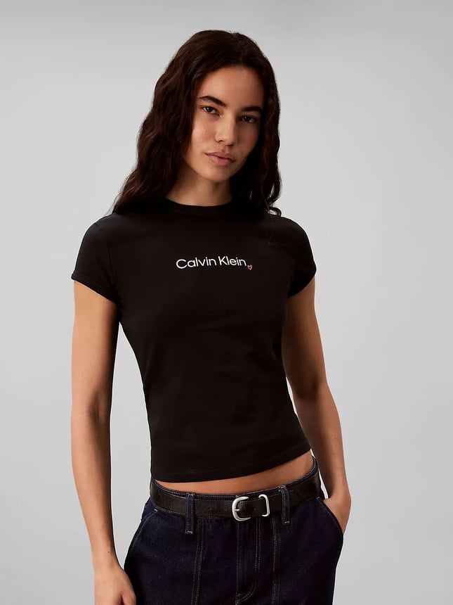 Calvin Klein Kadın Slim Fit Esnek Pamuklu Yuvarlak Yaka Simli Kalp Logo Baskılı Siyah T-Shirt LV047H835G-UB1