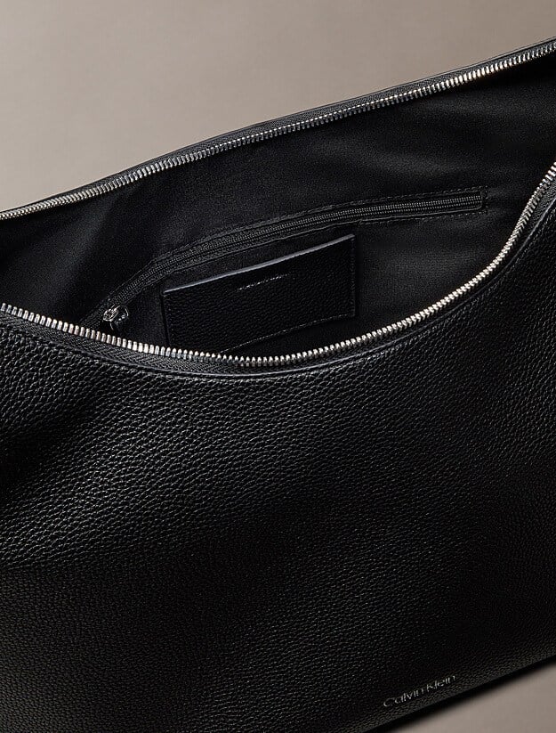 Calvin Klein Kadın Üstten Tutmalı İç Fermuar Cepli Logo Şerit Askılı Siyah Çanta LV04F3891G-UB1