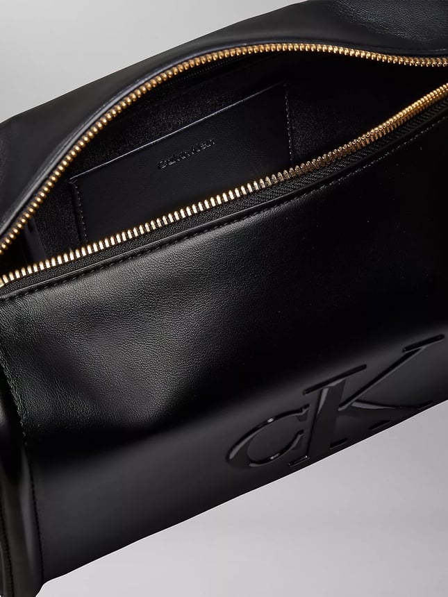 Calvin Klein Kadın Yumuşak Formlu CK Logolu Ayarlanabilir Omuz Askılı Siyah Çanta LV04F3894G-UB1
