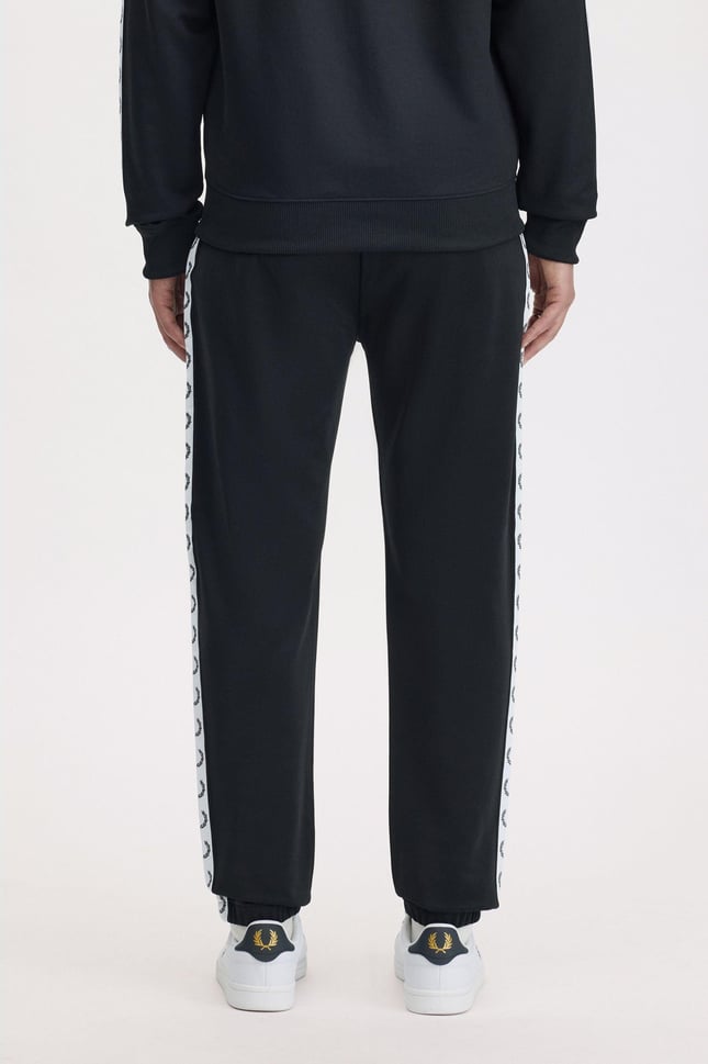 Fred Perry Erkek Dar Kalıp Yanları Logo Bantlı Paçası Lastikli Pamuklu Pike Kumaş Siyah Pantolon T5510-102
