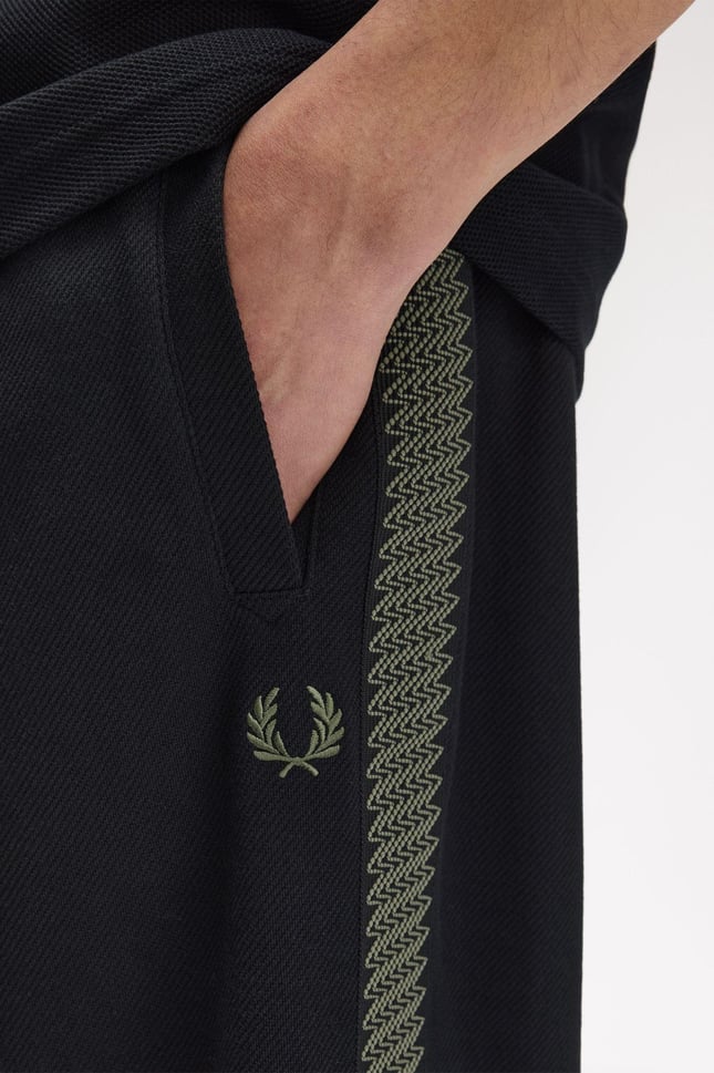 Fred Perry Erkek Rahat Kalıp Pileli Yanları Desenli Bant Detaylı Triko Siyah Eşofman Altı T1301-102