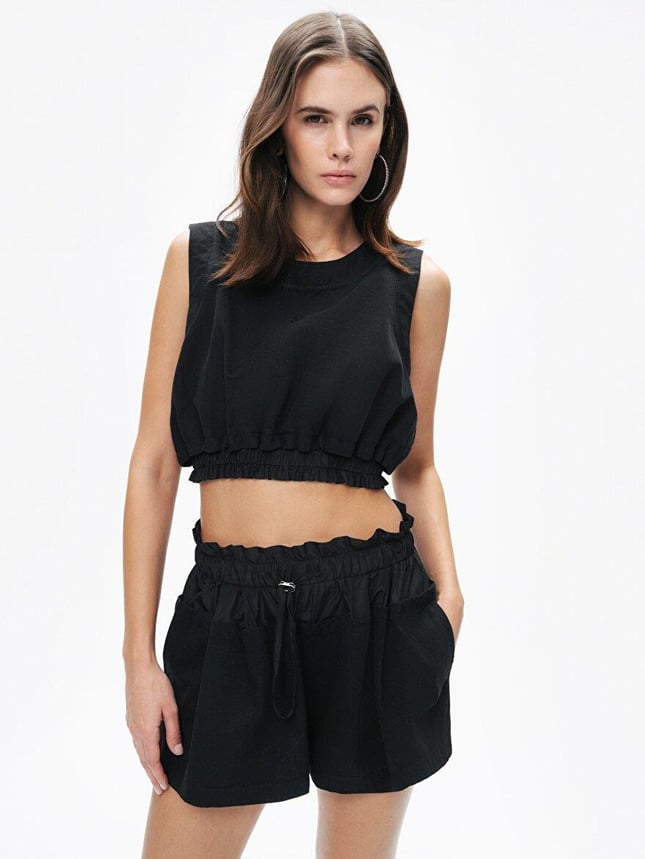 Nocturne Nocturne Kadın Kolsuz Crop Boy Büzgülü Bel Dokuma Kumaş Bisiklet Yaka Siyah Crop N25YN15192-SİYAH