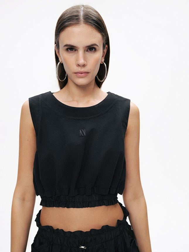 Nocturne Kadın Kolsuz Crop Boy Büzgülü Bel Dokuma Kumaş Bisiklet Yaka Siyah Crop N25YN15192-SİYAH