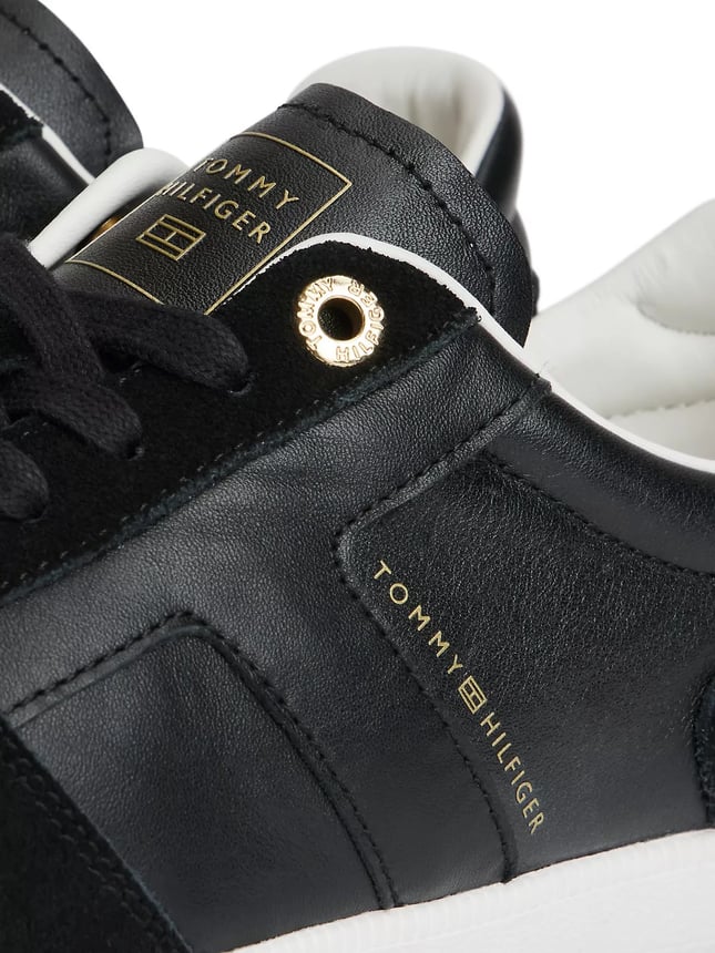 Tommy Hilfiger Kadın Hakiki Deri Dokulu Panelli Metalik Logolu Bayrak Detaylı Siyah Sneaker FW0FW09483-BDS