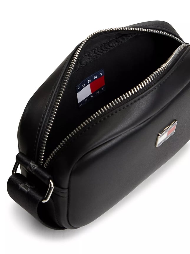 Tommy Hilfiger Kadın İkonik Bayrak Logo Plakalı Ayaralanabilir Omuz Askılı Fermuarlı Siyah Çanta AW0AW19042-BDS