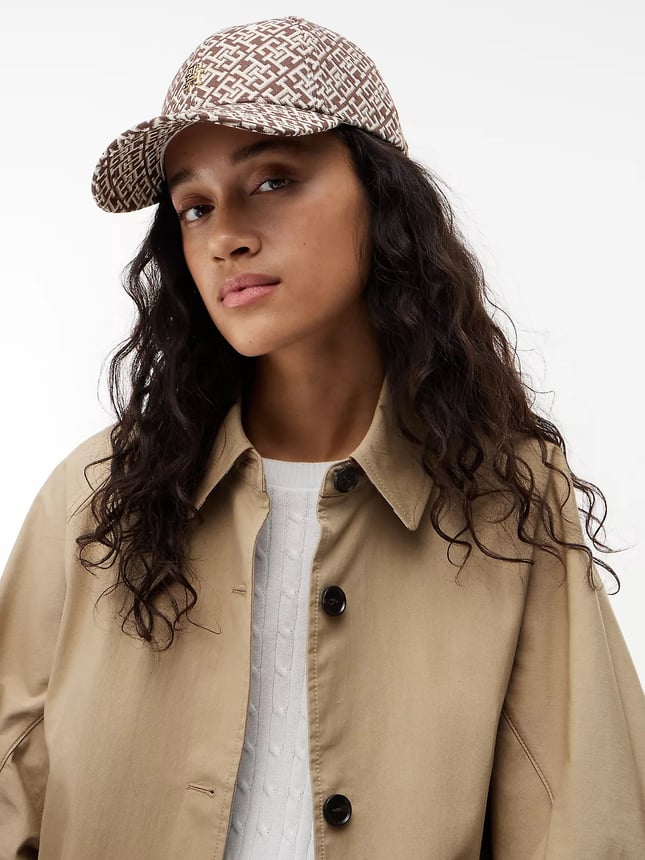 Tommy Hilfiger Kadın TH Monogram Logolu Ayarlanabilir Tokalı Kahverengi Şapka AW0AW18916-GSZ