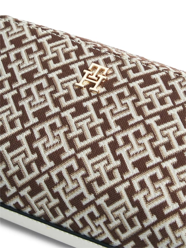 Tommy Hilfiger Kadın TH Monogram Desenli Fermuarlı Bej Omuz Çantası AW0AW18864-0F4