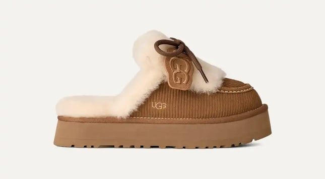 UGG Kadın Baskılı Süet Koyun Postu Astarlı Dekoratif Bağcıklı Logo Charmlı Platform Tabanlı Taba Bot & Bootie 1180360-CHESTNUT