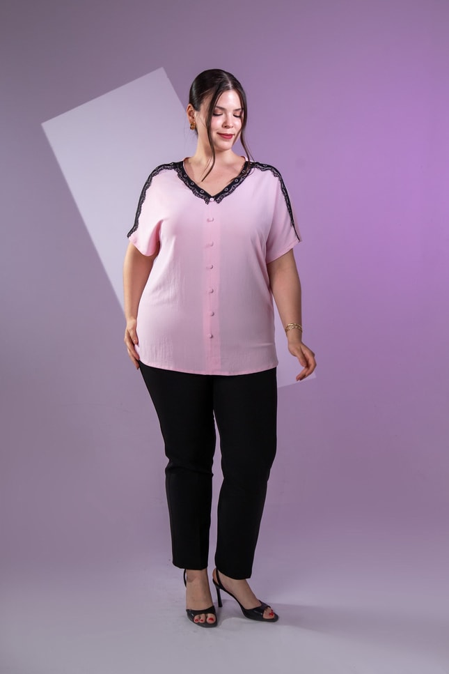 Büyük Beden 3331026 V Yaka Dantelli Bluz  Pembe
