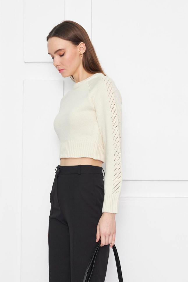 KREM ÖRME CROP KAZAK