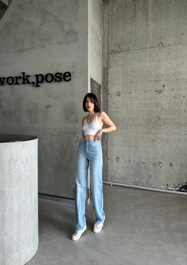 Mona Straight Fit Jean