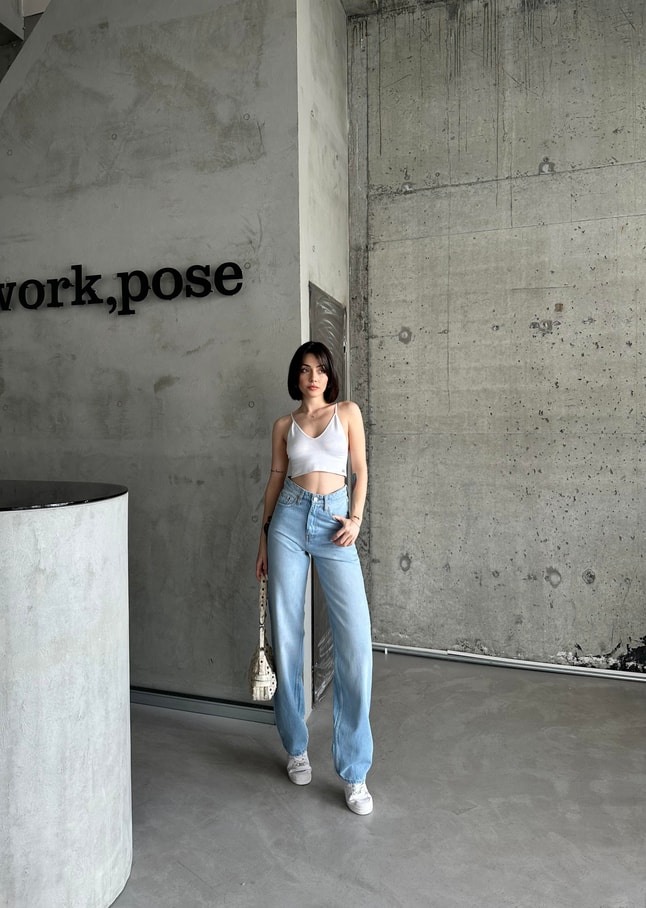 Mona Straight Fit Jean