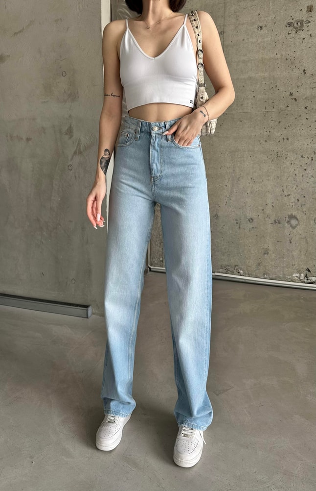 Mona Straight Fit Jean