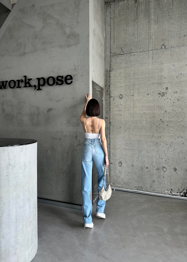 Mona Straight Fit Jean
