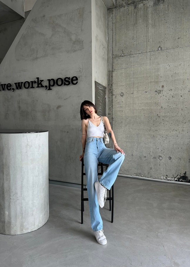 Mona Straight Fit Jean