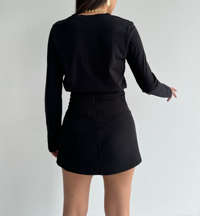 Sezon basic yaka detaylı Siyah t-shirt