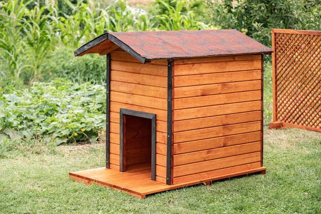 Alaçam Ahşap Köpek Kulübesi