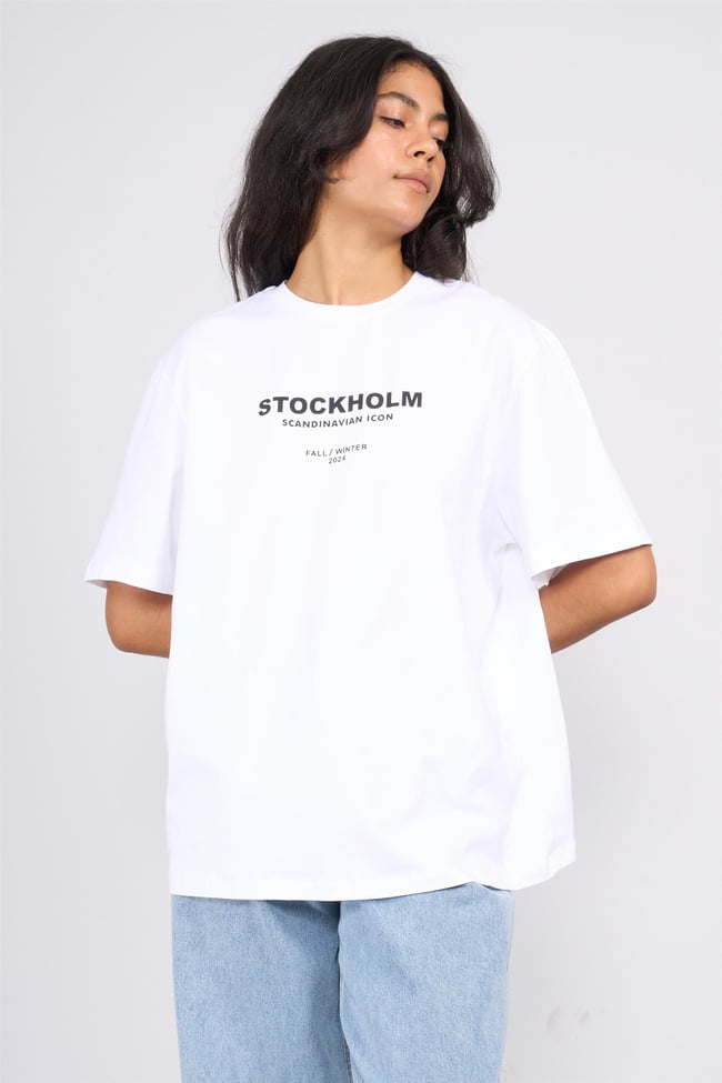 Helly Y25 Mb-6056 Beyaz Kadın Stockholm Yazı Baskılı T-Shirt