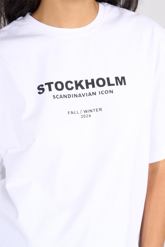 Helly Y25 Mb-6056 Beyaz Kadın Stockholm Yazı Baskılı T-Shirt