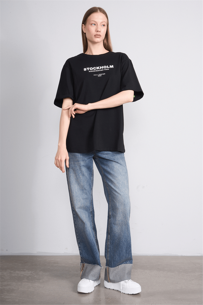 Helly Y25 Mb-6056 Siyah Kadın Stockholm Yazı Baskılı T-Shirt