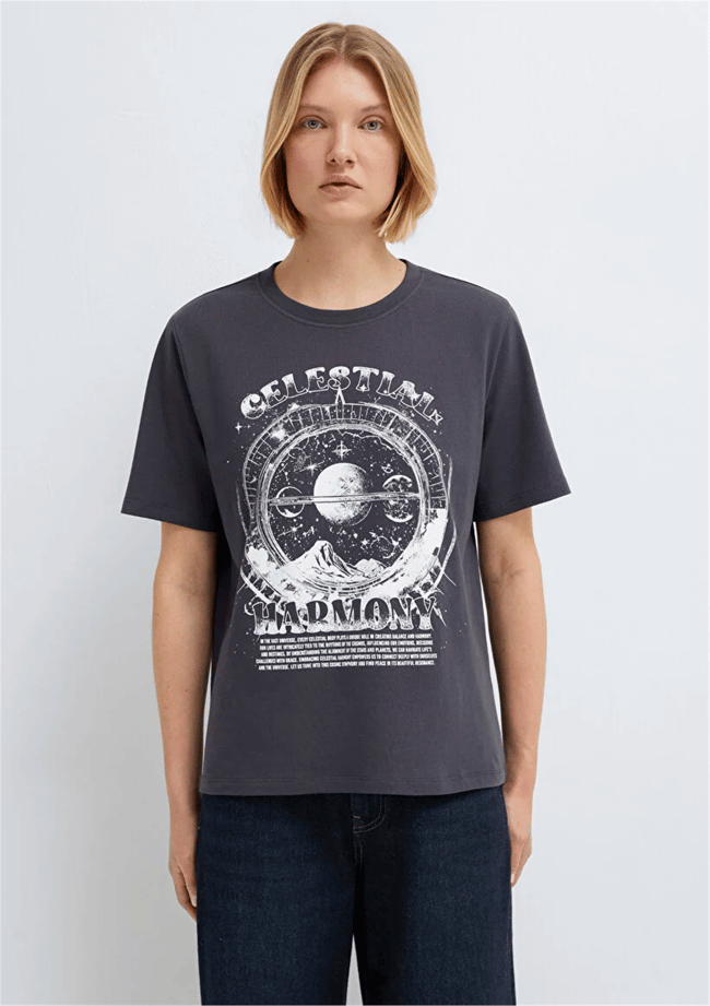 Mavi Y26 M1613742-70087 Komur Kadın Regular Astrolojı Baskılı T-shirt