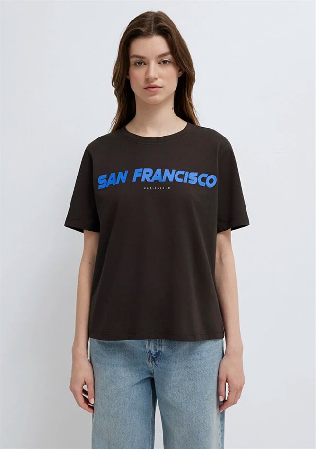 Mavi Y26 M1613736-70236 Kahve Cekırdegı Kadın Regular San Francısco Baskılı T-shirt