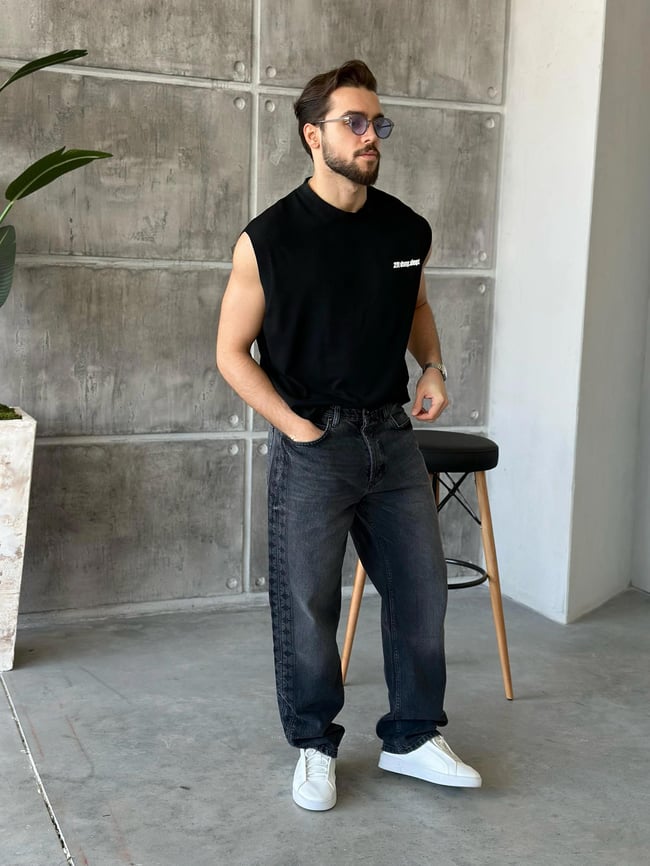 TR2550111 Sırt baskılı oversize süveter SİYAH Y