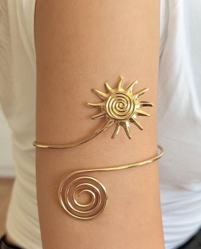 Altın Renk Kelebek Figürlü Spiral Tasarım Üst Kol Bilekliği