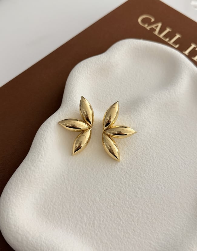 Dört Yaprak Formlu Gold Küpe