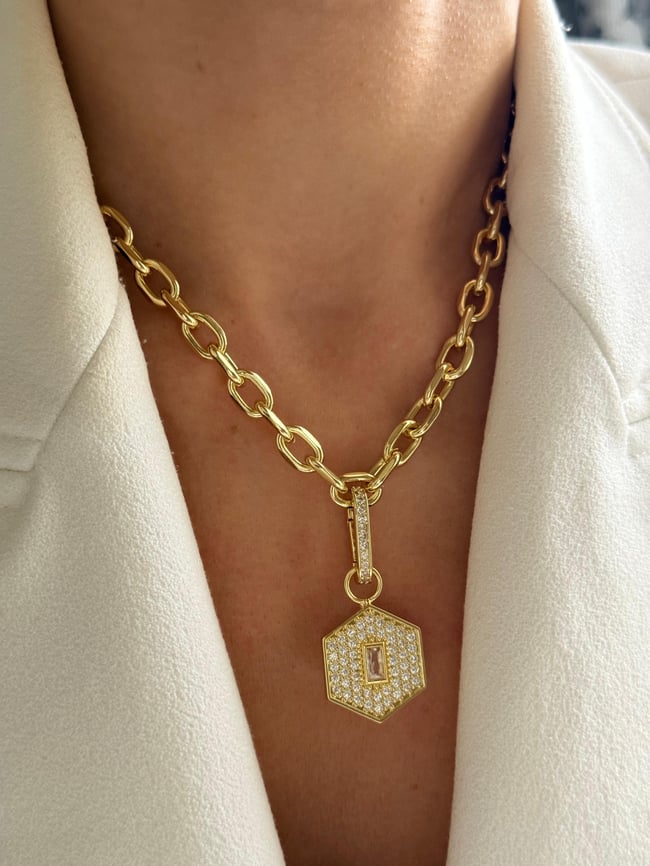 Geometrik Altıgen Taşlı Gold Zincir Kadın Kolye