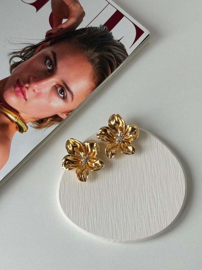 Gold Parlak Çiçek Formlu Taş Detaylı Kadın Kadın Küpe
