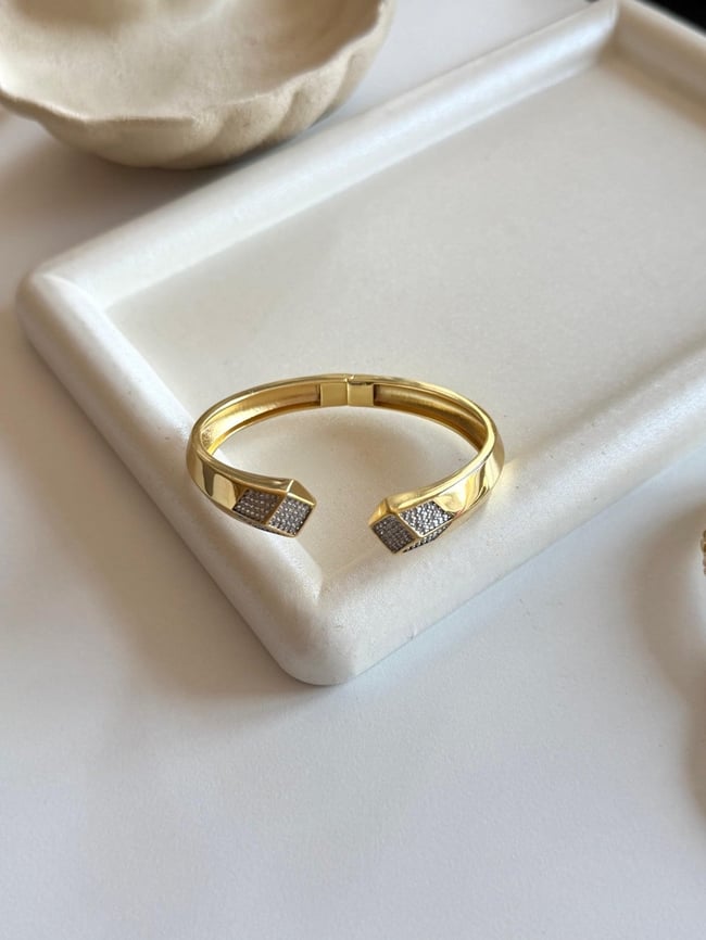 Luna Zirkon Uç Detaylı Gold Kelepçe Bileklik