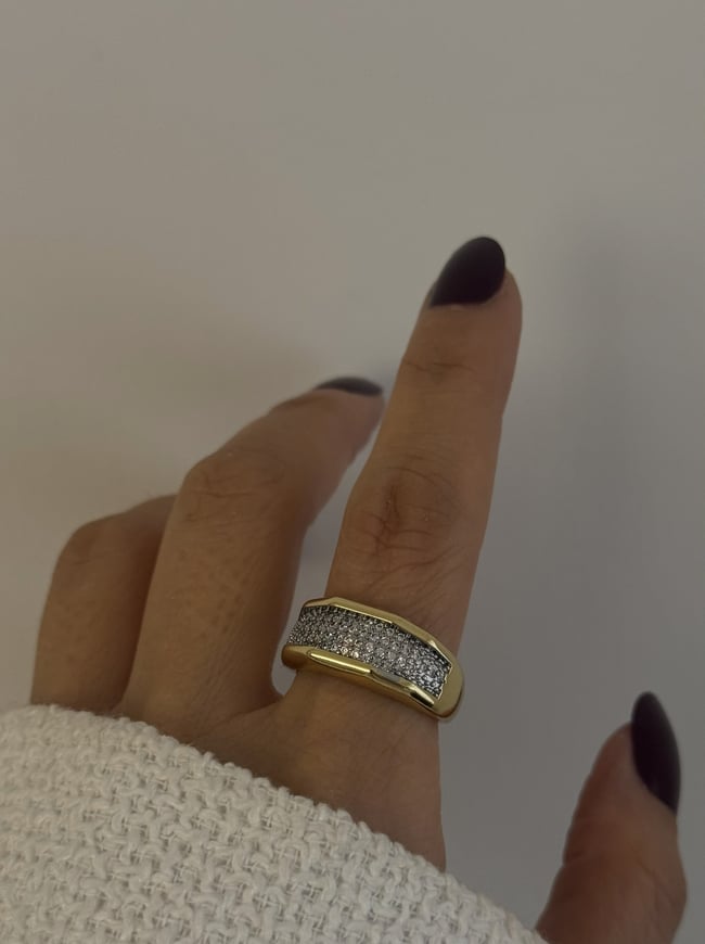 Şerit Taşlı Minimal Altın Yüzük
