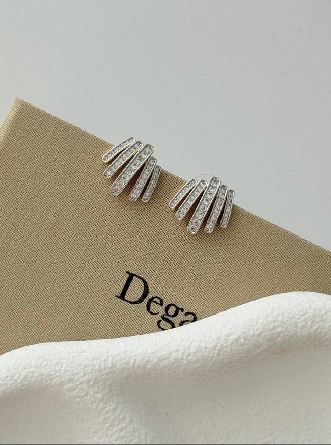 Taşlı Silver Işın Formlu Minimal Küpe