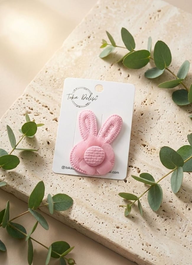 Toka DelisiTOKABebekler İçin Fiyonk Detaylı Pembe Tavşan Figürlü Saçsız Bebek TokasıBebekler İçin Pembe Tavşan Figürlü Saçsız Bebek Tokası
