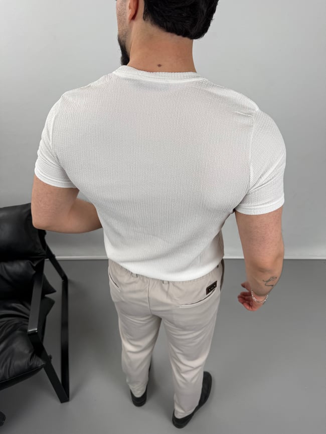 İNDİRİMLİ REGULAR KESİM BASİC TİŞÖRT