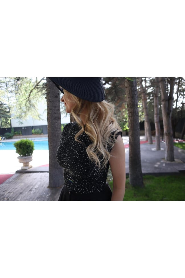 KADIN TAŞLI CROP BLUZ  T-SHIRT SİYAH