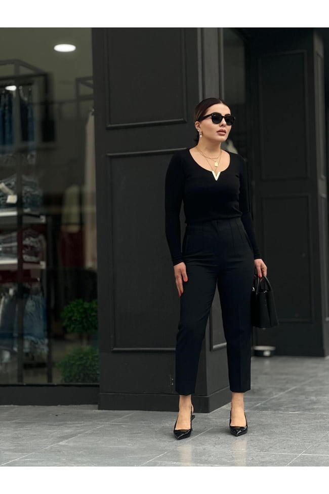 Siyah Gold Aksesuar Detaylı Fitilli Bluz