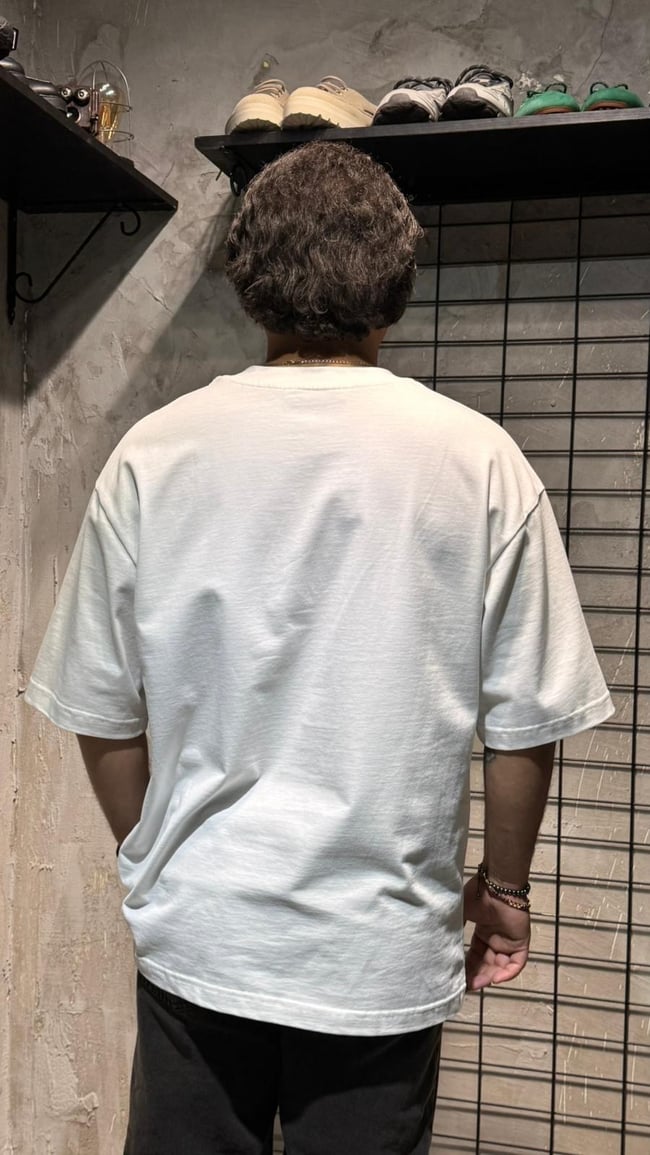 Beyaz Yaka Detaylı Spreyli Oversize T-shirt