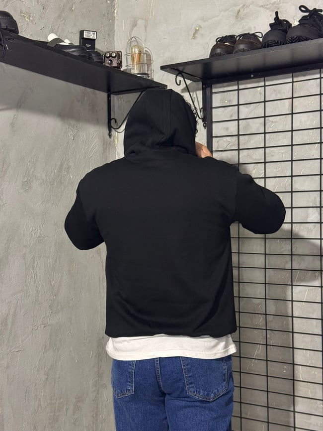 Çiçek Nakışlı Siyah Hoodie