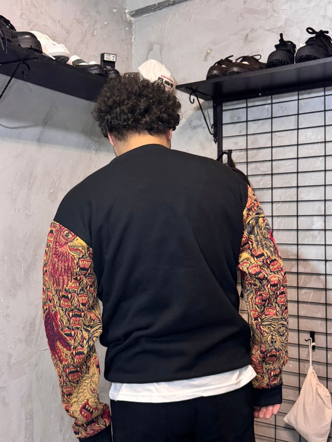 Kolları Desenli Tasarım Siyah Sweatshirt